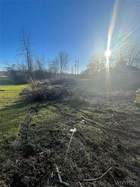6064 Robinson Rd, Pendleton, NY 14094