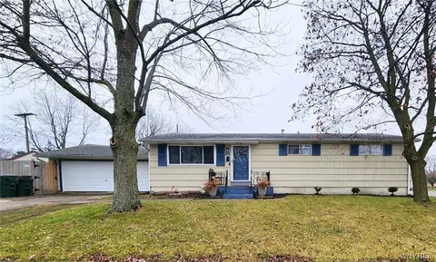 7 Colgate Dr, Depew, NY 14043