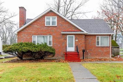 11 S Shore Blvd, Lackawanna, NY 14218