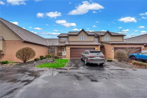 5201 Bridle Path Ln, Lewiston, NY 14092
