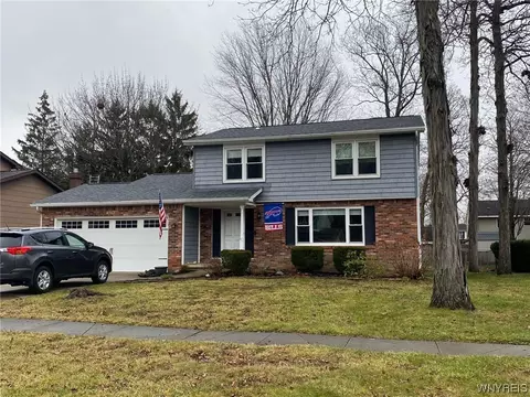 4913 Winterway Ln, Hamburg, NY 14075