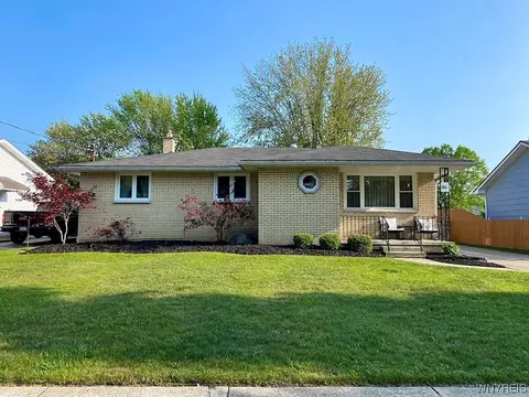 54 Lancaster Ave, Lancaster, NY 14086