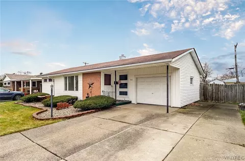 80 Evergreen Dr, Tonawanda, NY 14150