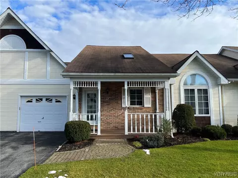 22 Sweet Bay Ln, Amherst, NY 14221