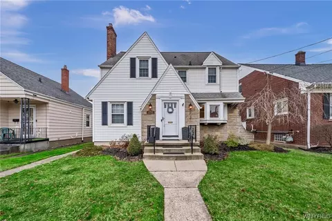 2753 Woodlawn Ave, Niagara Falls, NY 14301