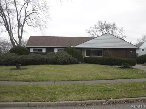 89 Majestic Cir, Amherst, NY 14226