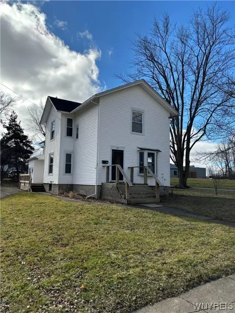 37 Church St, Royalton, NY 14105