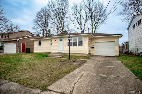 125 Brentwood Dr, North Tonawanda, NY 14120