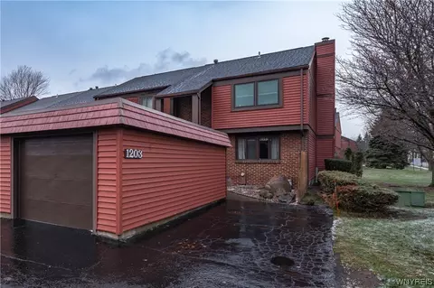 1203 Peppertree Dr, Evans, NY 14047