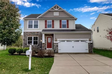 13 Skylark Ln, Wheatfield, NY 14304