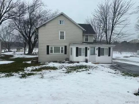 12369 Pennsylvania Ave, Silver Creek, NY 14136
