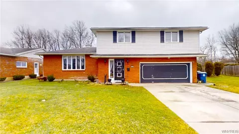 81 Barberry Ln, Amherst, NY 14221