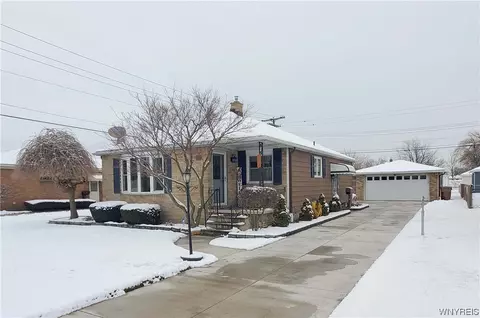 31 Nandale Dr, Cheektowaga, NY 14227