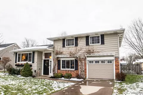 59 Continental Dr, Lockport, NY 14094