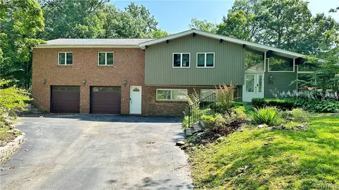 755 The Circle Dr, Lewiston, NY 14092