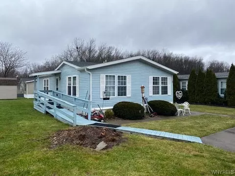 97 Lakewood Vlg, Shelby, NY 14103