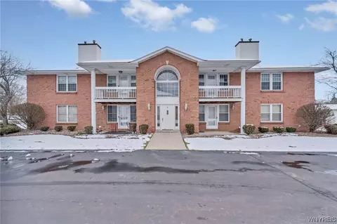 8 Appletree Ct #4, Cheektowaga, NY 14227