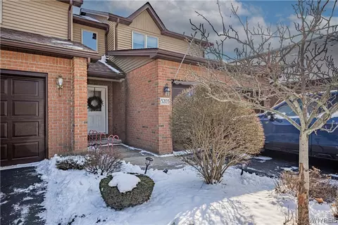 5203 Bridle Path Ln, Lewiston, NY 14092