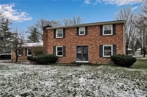 33 Candy Ln, Orchard Park, NY 14127
