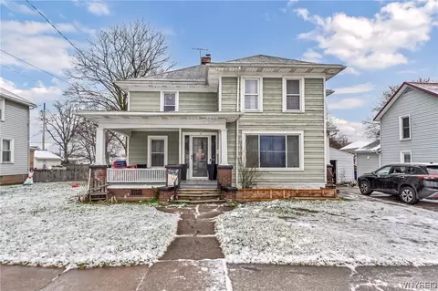 76 Prospect St, Lockport, NY 14094