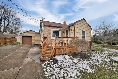 6665 Hamilton Dr, Evans, NY 14047