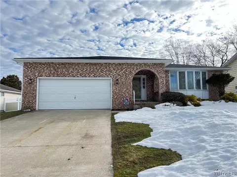 61 Heritage Farm Rd, West Seneca, NY 14218