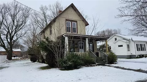 31 Summer St, Pomfret, NY 14063