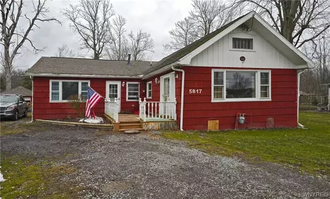 5817 Lakeview, Lake View, NY 14085