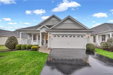 98 French Oaks Ln, East Amherst, NY 14051