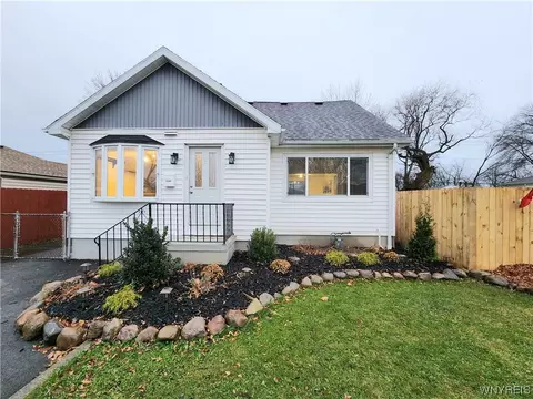 52 Woodcrest Dr, Amherst, NY 14226