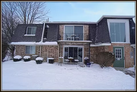 2 Foxberry Apt 17 Dr # B, Getzville, NY 14068