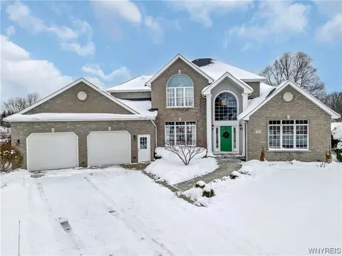 122 Golden Pheasant Dr, Getzville, NY 14068