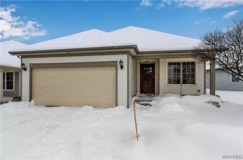 7 Allie Ln, Hamburg, NY 14075