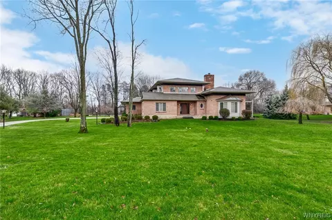 5061 Donnington Rd, Clarence, NY 14031