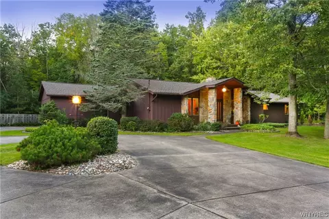 2111 Ferry Rd, Grand Island, NY 14072