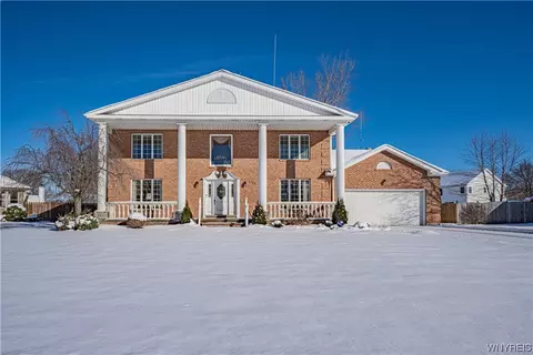 4784 Lauren Ct, Lewiston, NY 14092