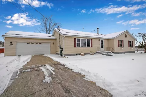6469 Bartz Rd, Lockport, NY 14094