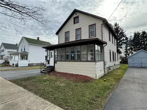 67 Cleveland Ave, Pomfret, NY 14063