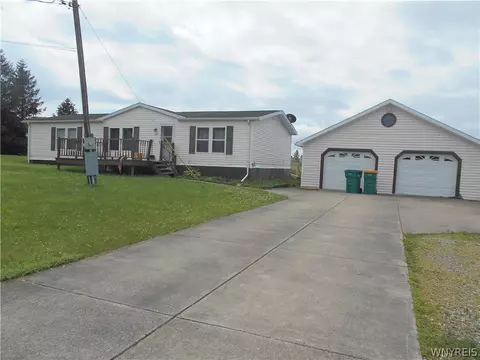 389 Bray Rd, Arcade, NY 14009