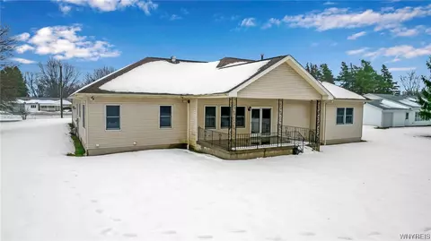 3552 Transit Rd, Orchard Park, NY 14127