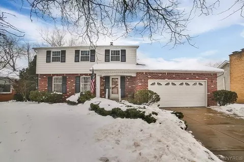 1540 Red Jacket Rd, Grand Island, NY 14072
