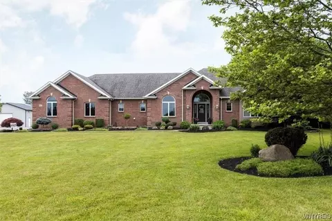 6525 Salt Rd, Clarence, NY 14031