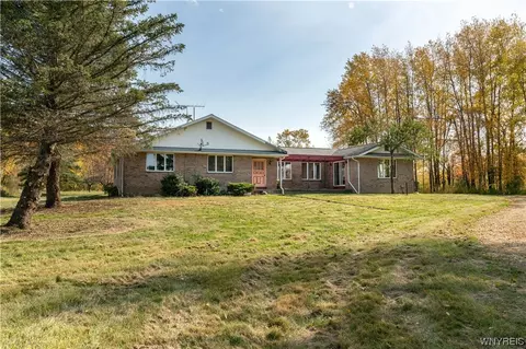10541 Ketchum Rd, North Collins, NY 14111