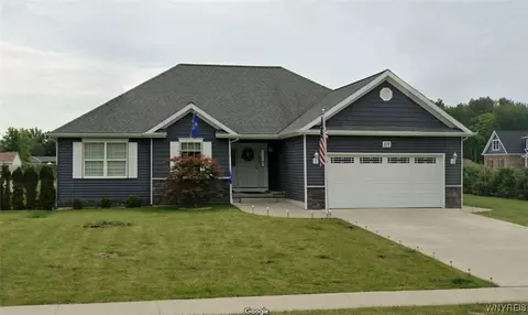 272 Havenwood Ln, Grand Island, NY 14072