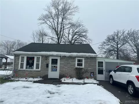 706 80th St, Niagara Falls, NY 14304