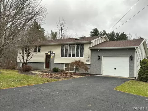 1519 Wisconsin Rd, Evans, NY 14047