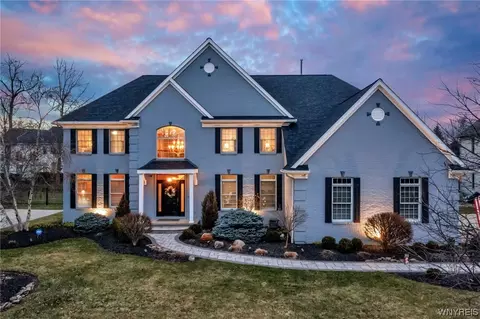 22 Lanoche Ct, Amherst, NY 14221