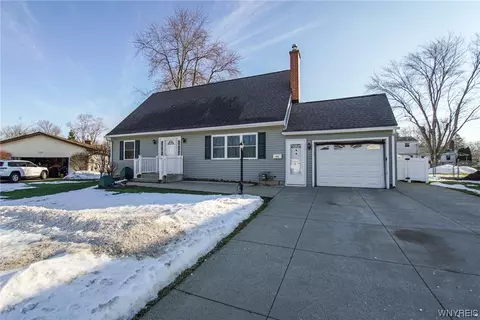 155 Brookwood Dr, Hamburg, NY 14075