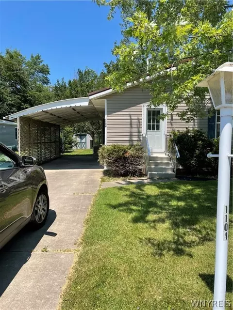 1104 Michael Dr, Evans, NY 14006