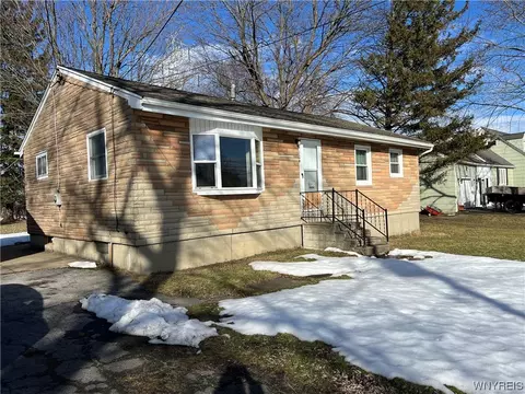 124 Pellman Pl, West Seneca, NY 14218